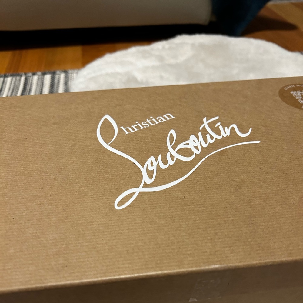 Brand new women’s sneakers with everything